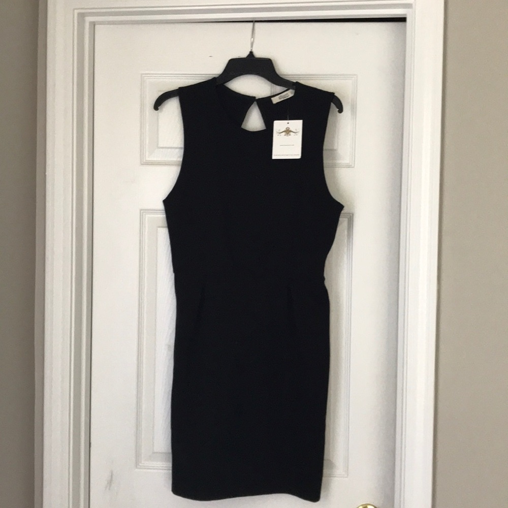 Black sleeveless dress